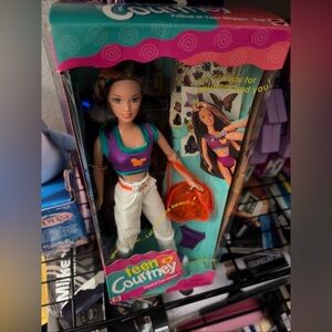1996 TEEN COURTNEY ALL GROWN UP BARBIE DOLL